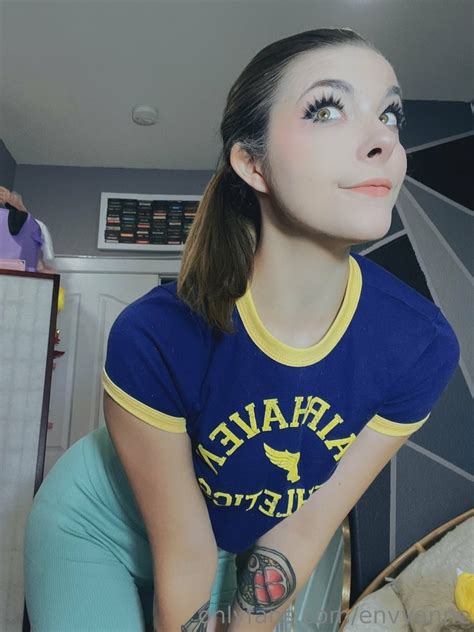 envyanne nude