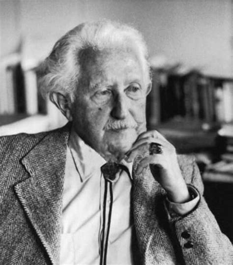 erik erikson biography psychology articles