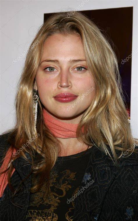 estella warren nudes