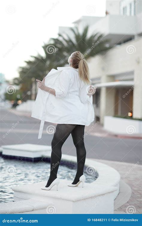 exposing wife nude
