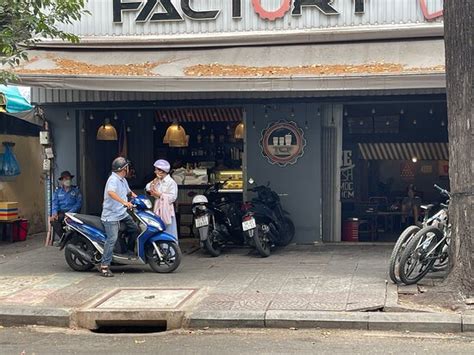factory coffee mac dinh chi biography