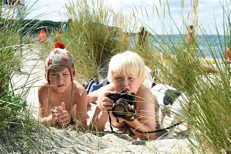 familie nackt am strandkino