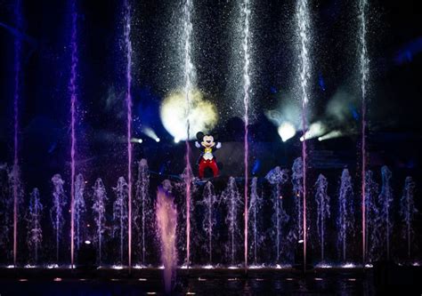 fantasmic show hours