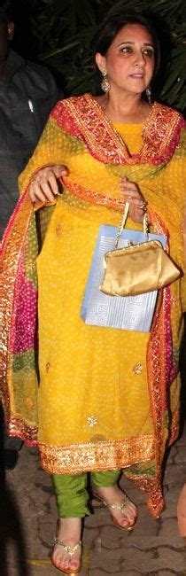 farhat khan biography examples