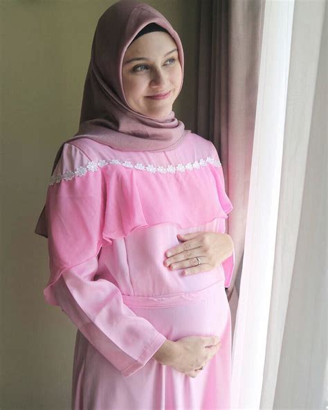 fashion untuk ibu hamil berhijab