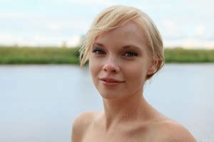 feeona a nude