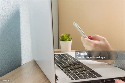 Female Gand Image