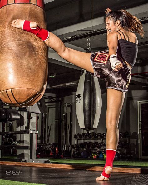 female muay thai kickboxing photos