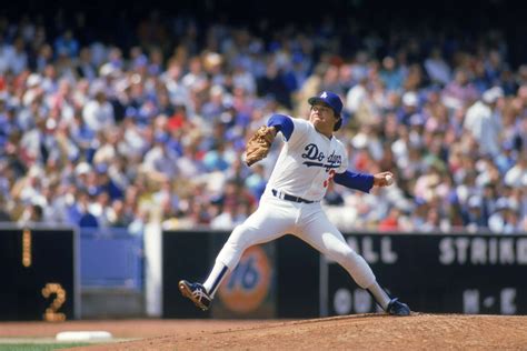 fernando valenzuela biography mexico