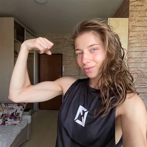 firmflexing nude