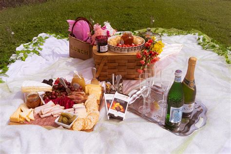 first date picnic ideas at home
