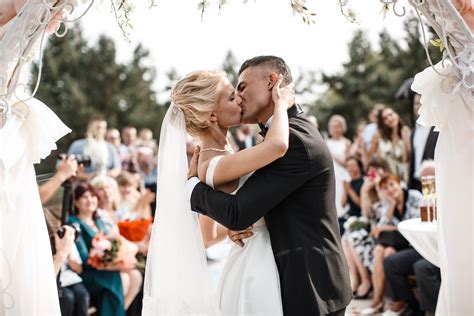 first kiss on wedding day