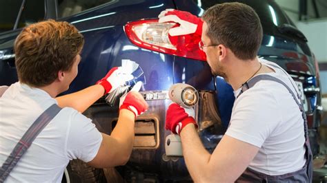 fixa lackskada bil med dremel