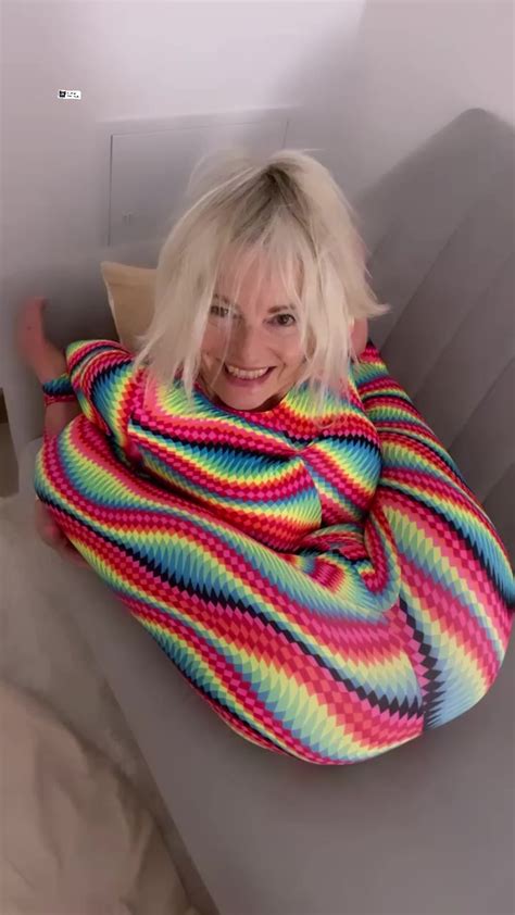 flexytulla nude