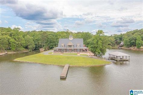 Zillow has 23 photos of this $1,625,000 4 beds, 3 baths, 2,066 Squ