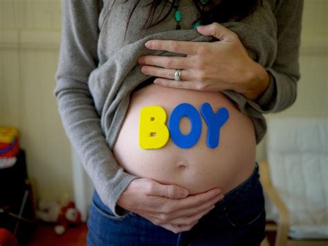 foto perut ibu hamil anak laki laki