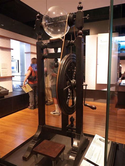 Franklin's Electrostatic Machine