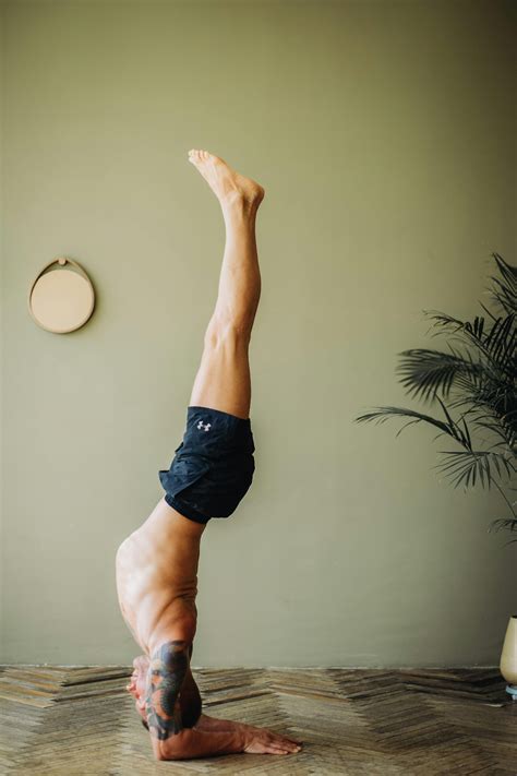 free nude yoga