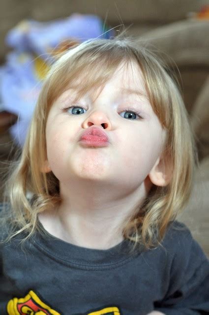 funny kissy face images funny face