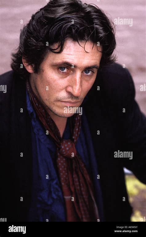 gabriel byrne actor
