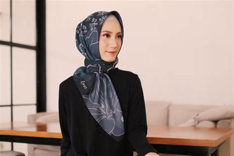 Gambar Baju Hitam  Baju Hitam Cocok Dengan Jilbab Warna Apa Ada - Gambar Baju Hitam