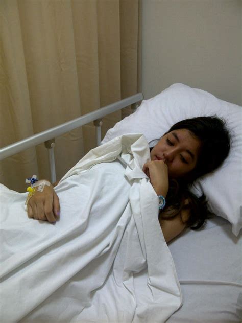 gambar orang sakit di rumah sakit perempuan