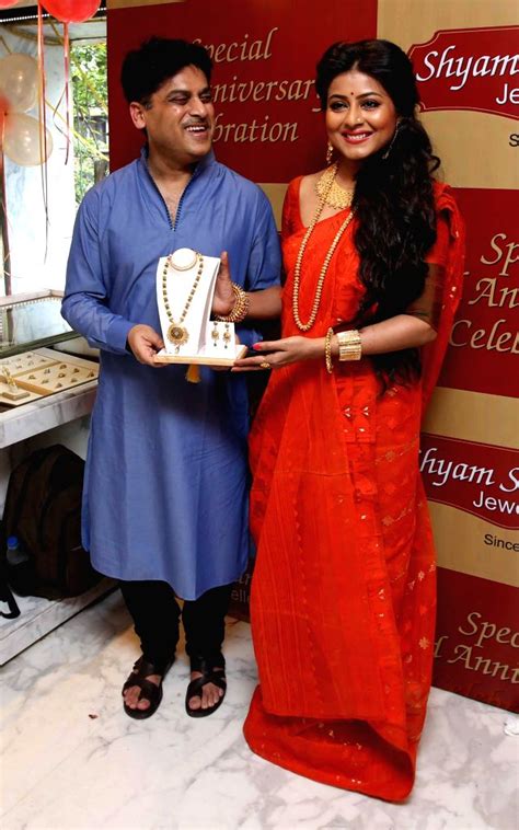 gargi roy chowdhury biography of william