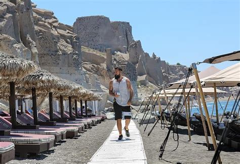 gay bar in santorini