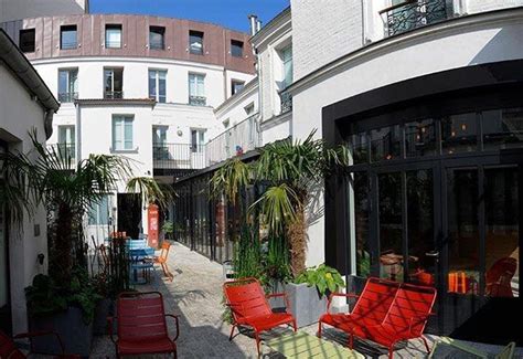 gay hostel paris