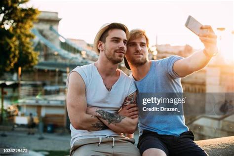 gay nude selfie