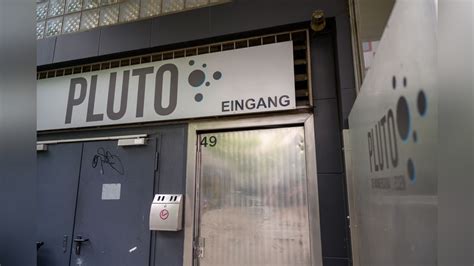 gaysauna pluto