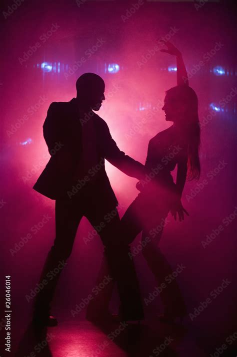 girlfriend dancing nude