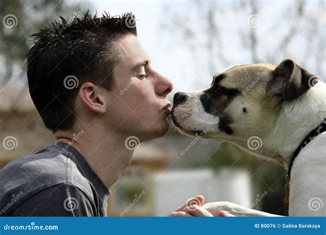 good way to describe kissing dogs pictures free