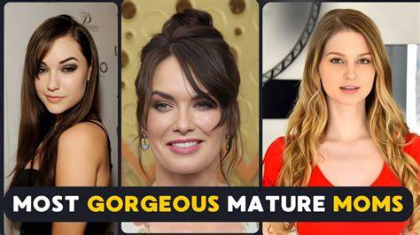 gorgeous nude moms