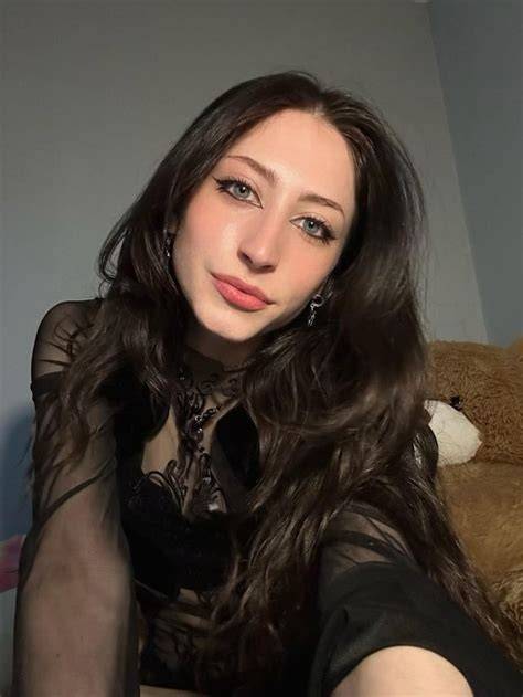 goth nudes reddit