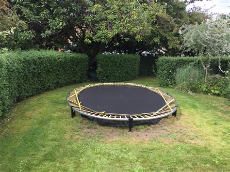 gräv ner studsmattan