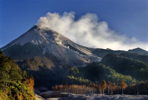 gunung yang terkenal di indonesia