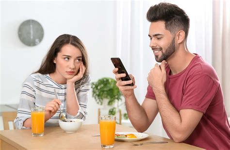 guy dating doesnt talk on phone