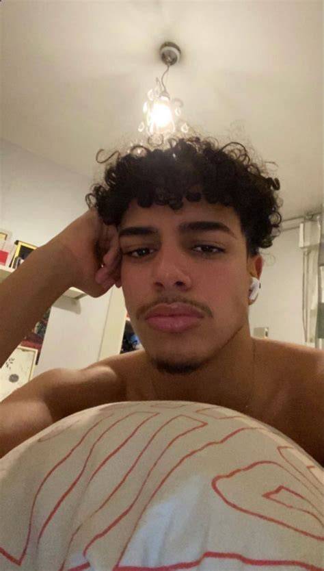 guy nudes