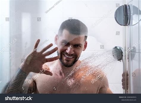 guys shower nude