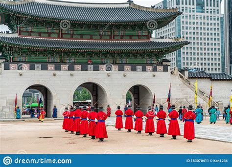 gyeongbokgung palace guard changing time