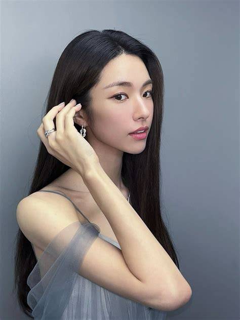 ha young nude
