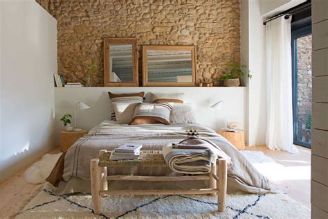 Habitaciones con pared de piedra: Confort y elegancia en un espacio único