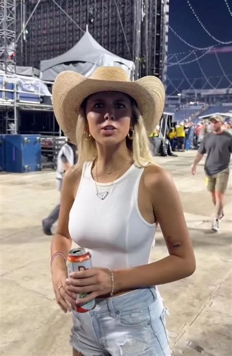Hailey Welch Nip Slip