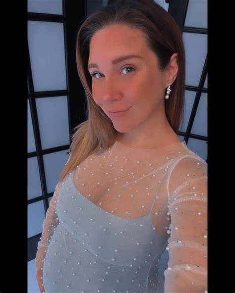 hailley reome nude