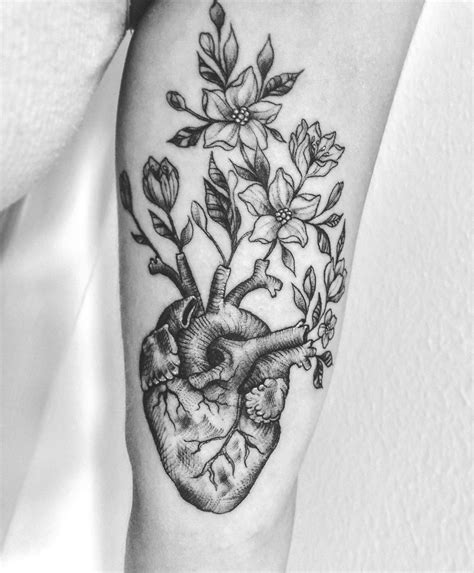 hand och hjärta tatuering lund