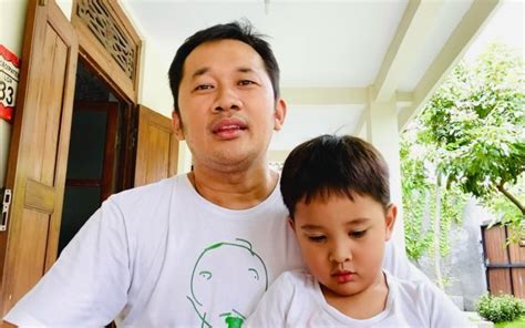 Hanung Bramantyo Kenang Sempat Nyinyir Ke Sang Adik  Kini Kena Karma Punya Banyak Anak - Dayak4d
