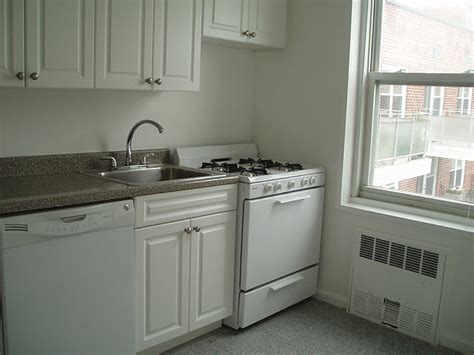 Fully furnished 1bdr, with 2 more bedrooms in the 