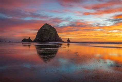 haystack rock oregon coast