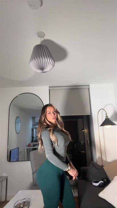 hellafitbella nude